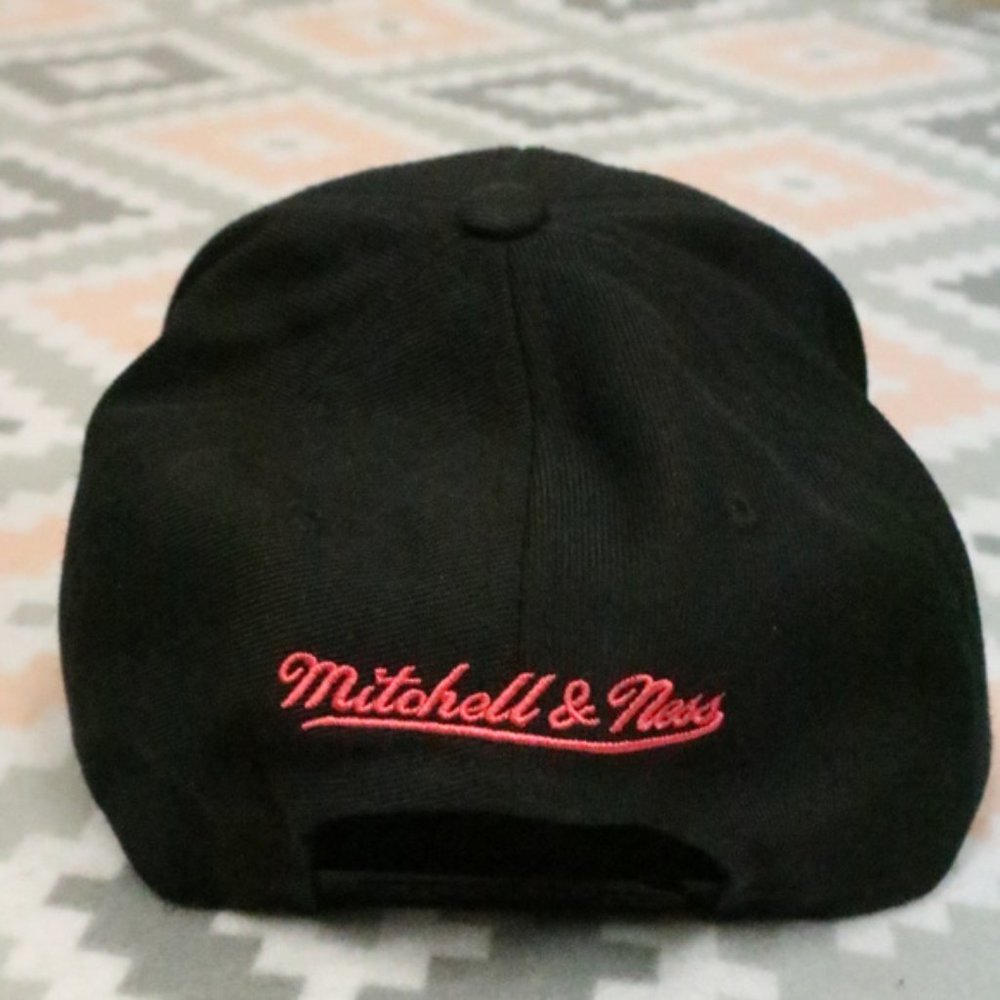 Mitchell & Ness San Antonio Spurs Snapback Hat Onesize - Picture 2 of 6